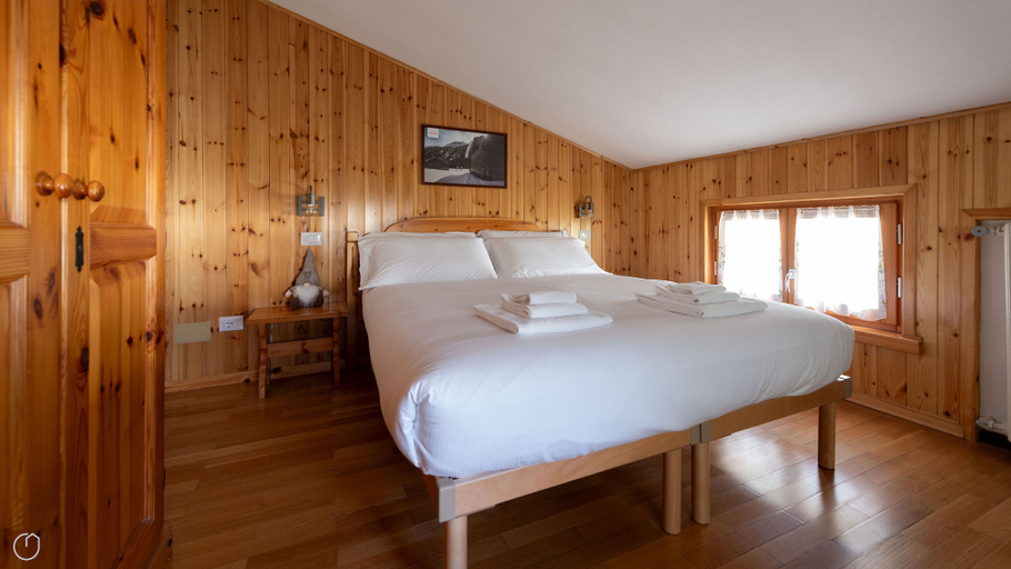 Interior 5, Leopardi 3, Sondrio