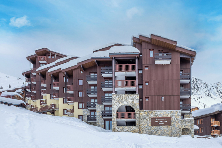 Exterior & Views