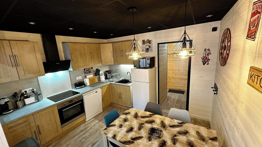 Private kitchen 4, Family Apartment in La Bourboule, Puy-de-Dôme