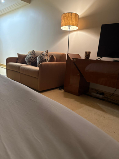Bedroom 2, Les Amoureux de Paris, Paris