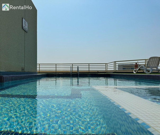 3, Quiet Studio w/ Balcony & RoofTop Pool in Marina, Dubai