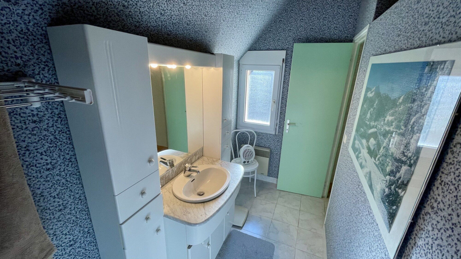 Bathroom 2, Luminous Escape by the Peak Path, Puy-de-Dôme