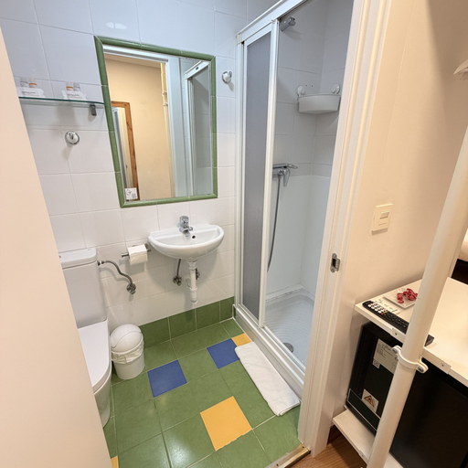 Bathroom 2, PENSIÓN SANTA CLARA SAN SEBASTIAN, Guipúzcoa
