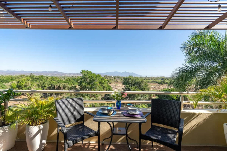Room 2, Sleeps 6 Views Beach 1 Block Gated, Compostela