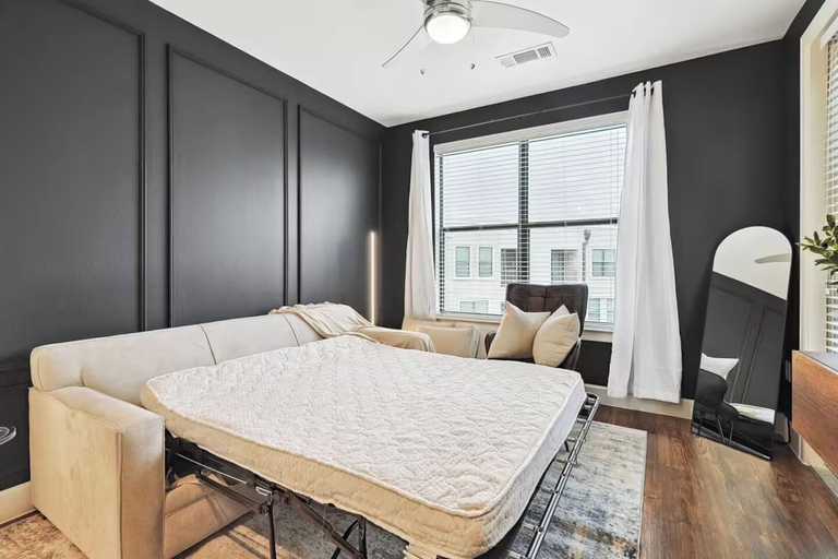 Room 5, Lux 1B1B with Pool Near Legacy West, Collin
