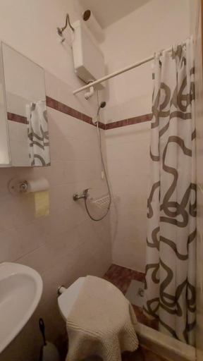 Bathroom, B&B LOKEV Lipica HostelSezana, Sežana