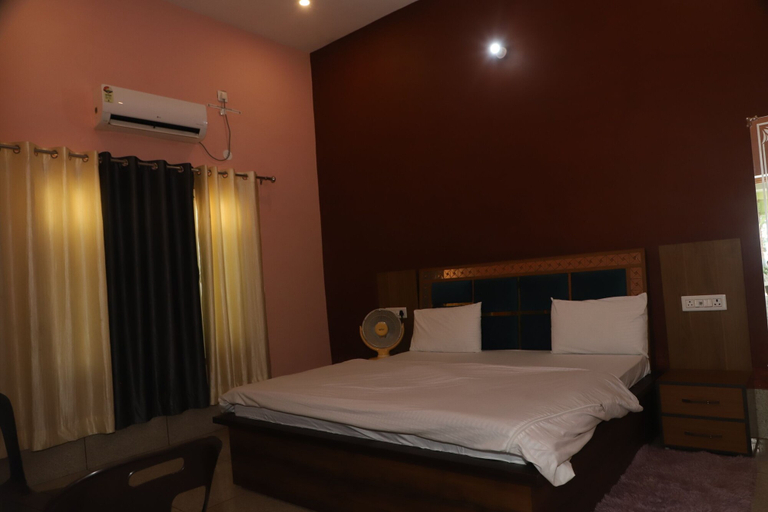 Room 4, Royal Chuka Farm Stay, Pilibhit