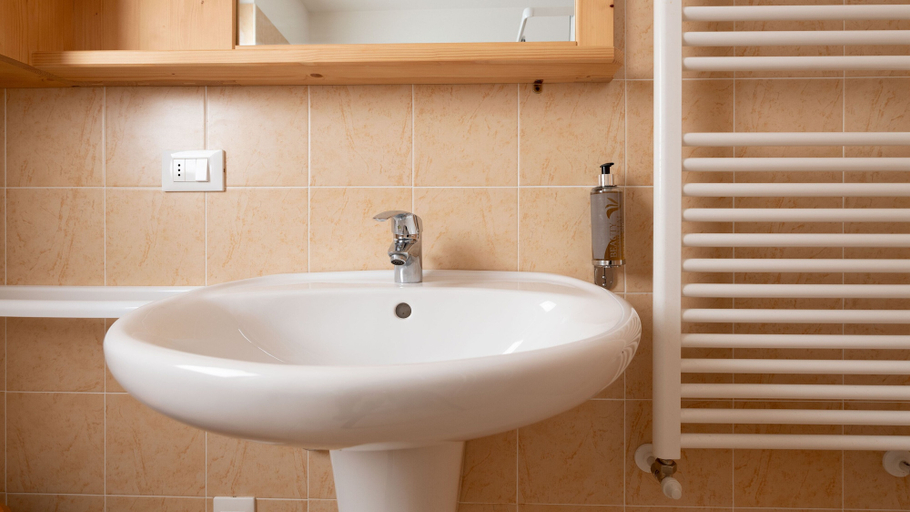 Bathroom 4, Adda 10, Sondrio