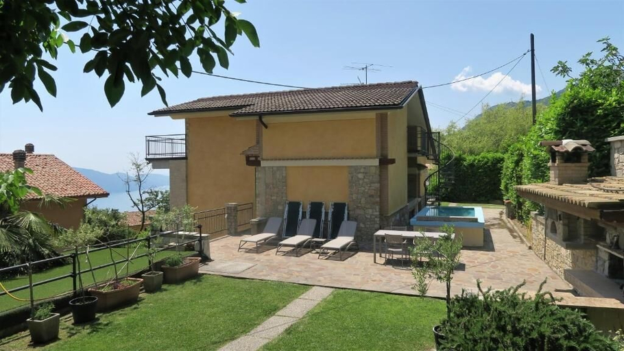 Property grounds 4, Villa Arianna, Brescia