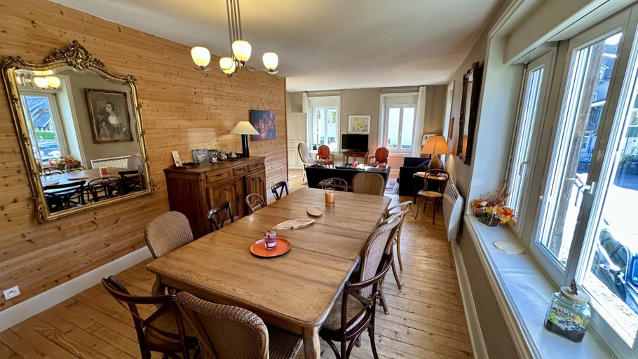 Dining 3, Sunny Sanctuary by the Town Center, Puy-de-Dôme