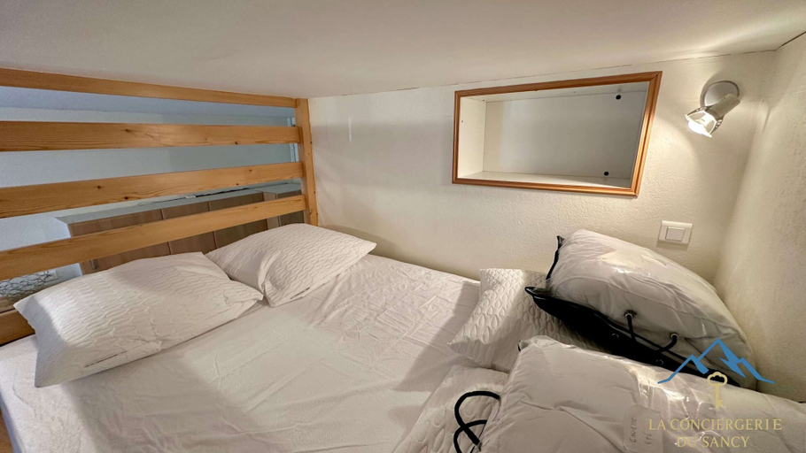Room, Mezzanine Spa Stay for 4, Puy-de-Dôme
