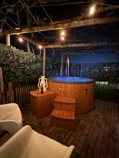 Sport & Beauty 4, Het kleine huisje met Hottub, Emmen