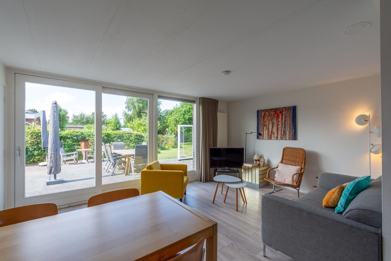 Living room 3, Modernly Furnished Bungalow for 4 People, Zijpe