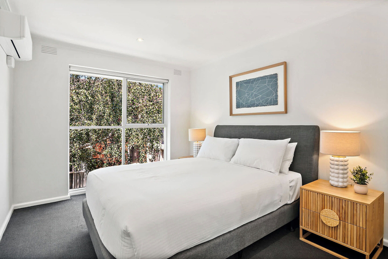 Room 2, Bright 2-bed Apartment in South Yarra, Melbourne