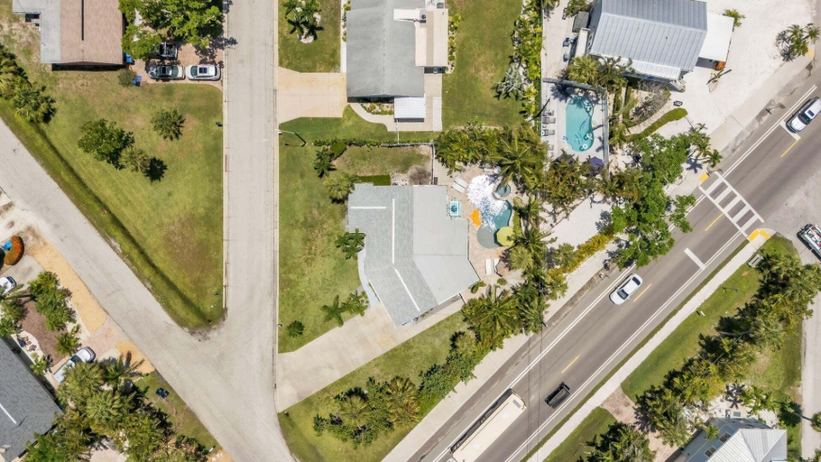 Exterior & Views, Lazy Pelican 2 Bedroom Home by RedAwning, Manatee