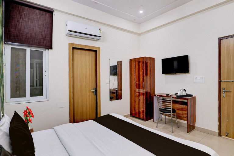 Room 2, Super Townhouse Noida Sector 70, Gautam Buddha Nagar