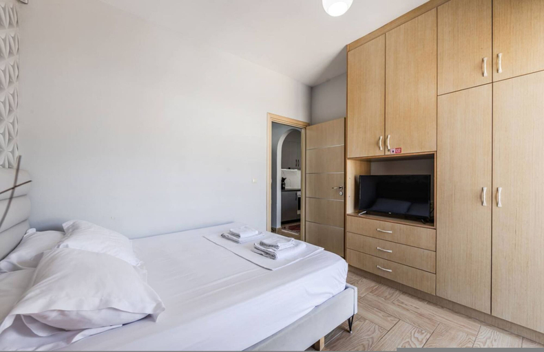 Others 5, Saranda Bay Retreat - 1BR Apartment, Sarandës