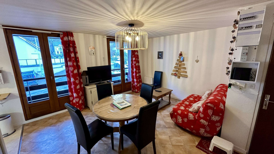 Living room 4, Alpine Refuge Near the Forest Road, Puy-de-Dôme