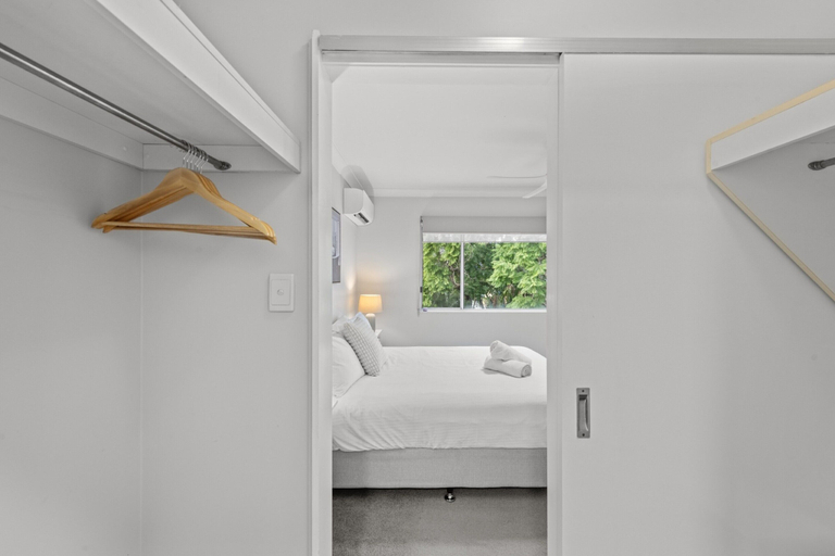 Room 2, Quaint Townhouse in Bustling Locale, Ascot