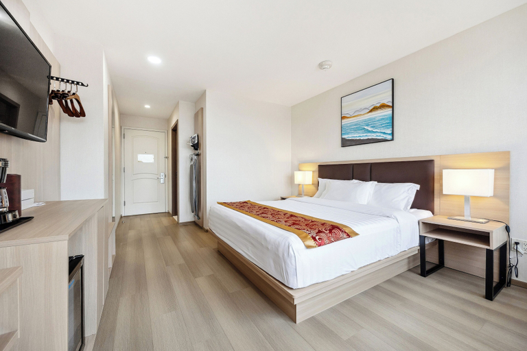 Bedroom 3, Ramada by Wyndham Flushing Queens, New York
