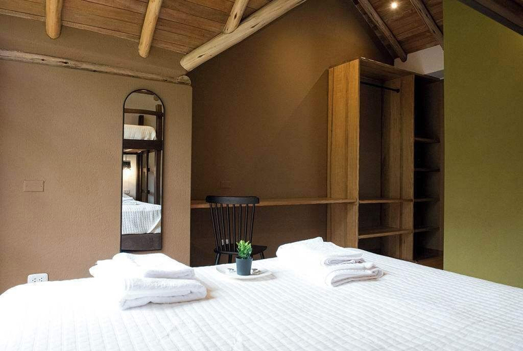 Room 4, w Serene 2BR Riverside Villa w Nature Views, Calca