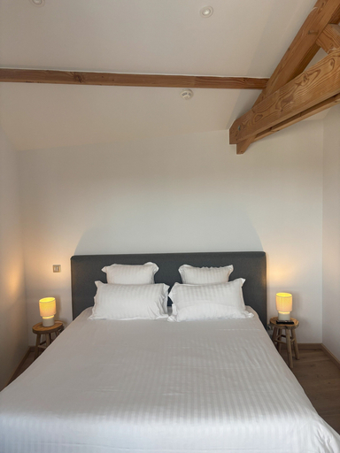 Bedroom 4, LES 12 DE LARROS, Gironde