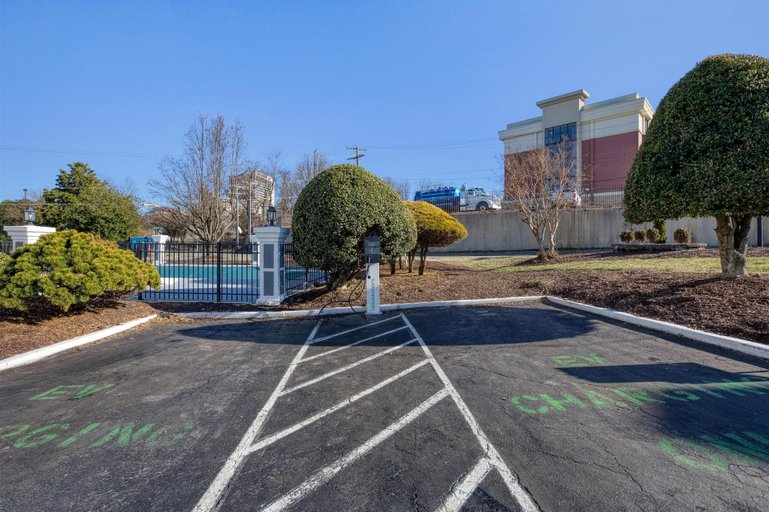 Exterior & Views 2, Best Western Greensboro Coliseum Inn, Guilford