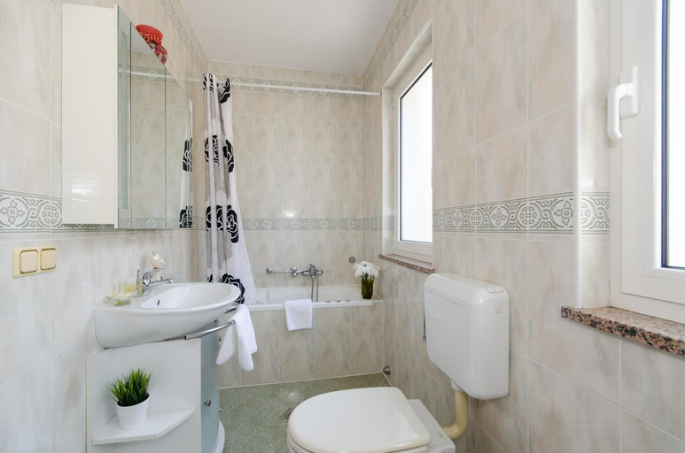 Bathroom 2, Apartments Villa Julijana, Rovinj