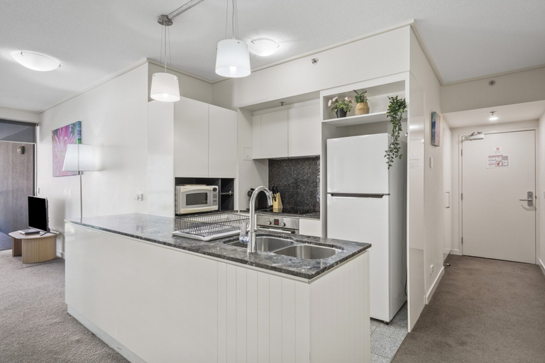 Private kitchen 3, Brisbane City Retreat With Private Balcony, Brisbane