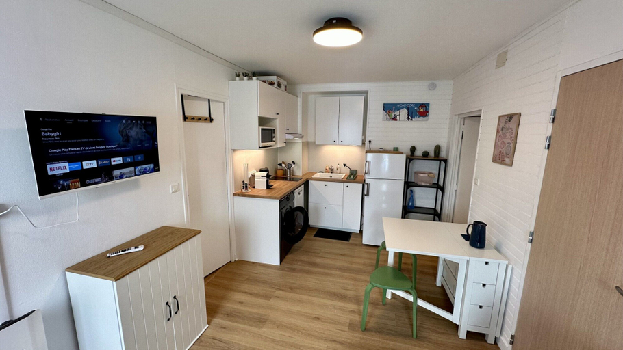 Private kitchen 2, Sunny Sanctuary by the Town Center, Puy-de-Dôme