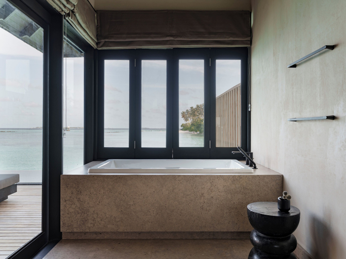 Bathroom 5, Sun Siyam Iru Fushi