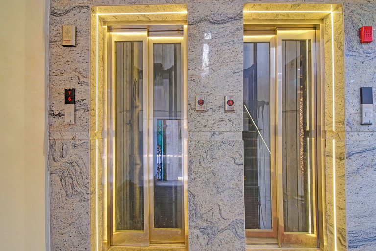 Elevator 2, Fabhotel Disa, Kolkata