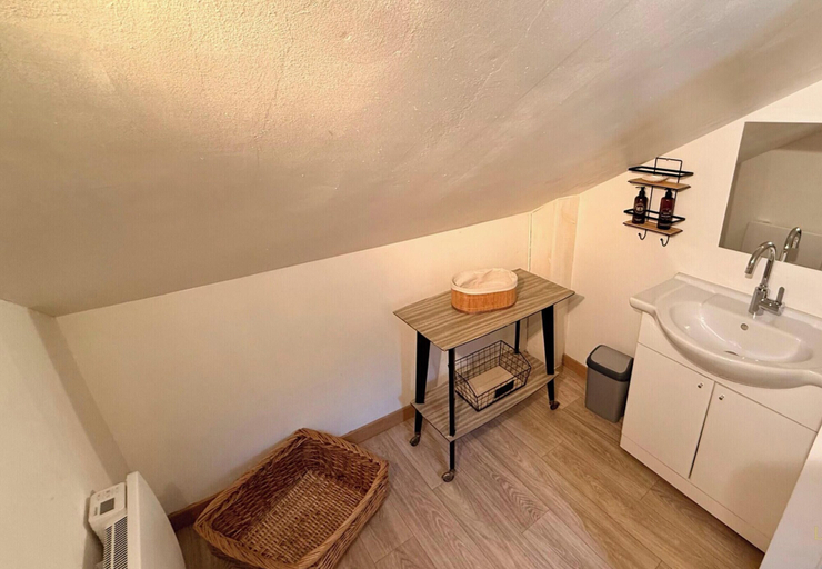 Bathroom 3, Sanctuary by the Town Square, Puy-de-Dôme