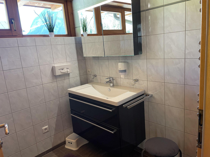 4, Chalet Leutasch with Ski Trail  Mountain Views, Innsbruck Land