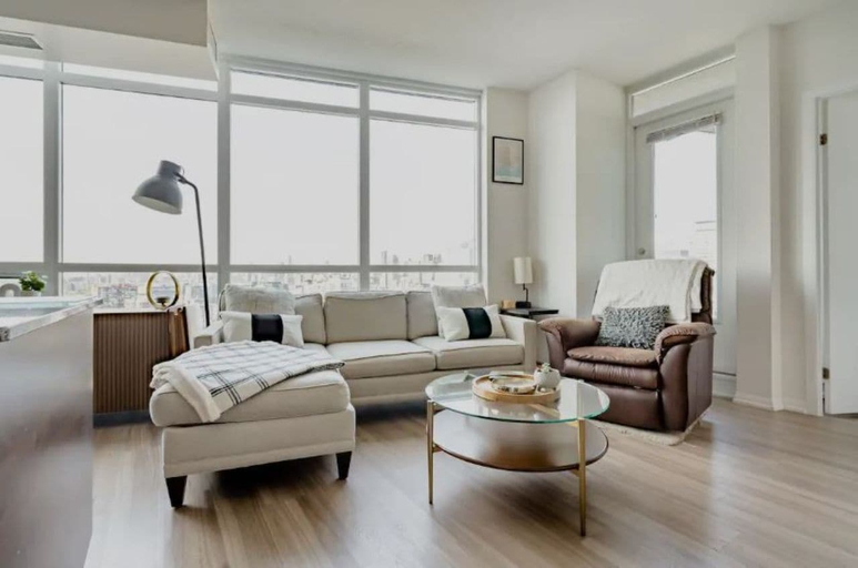 Living area 3, York Regency Hotel, Toronto