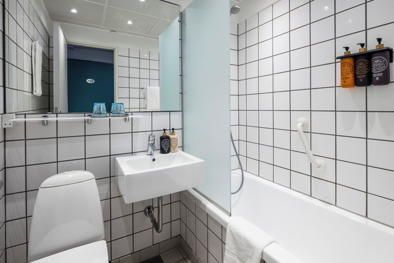 Bathroom 5, Hotel Atlantic, Århus