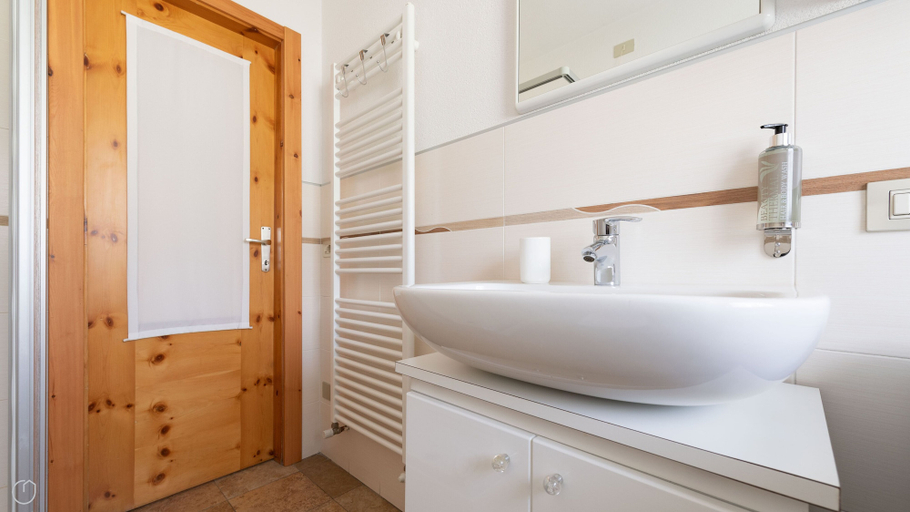 Bathroom 3, San Gallo 16, Sondrio