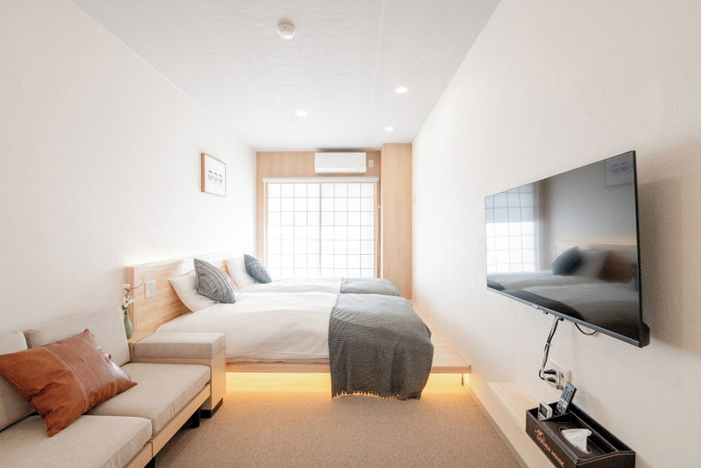 Room 2, b&Kuromon 3, Osaka