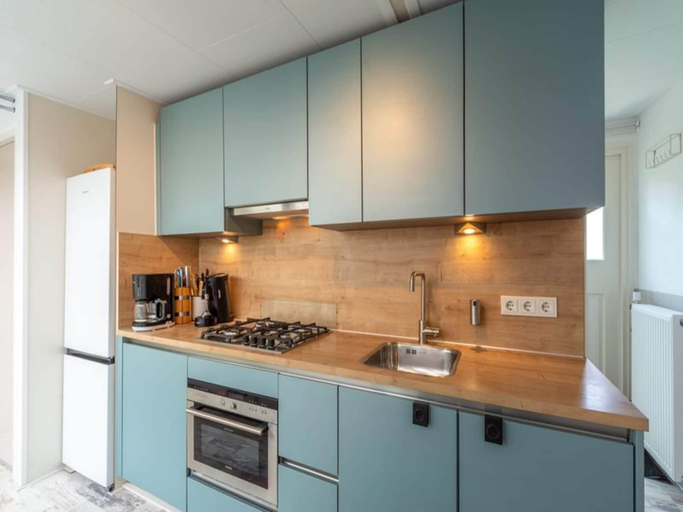 Private kitchen 4, Spacious Duinland 188 Home With Veranda, Zijpe