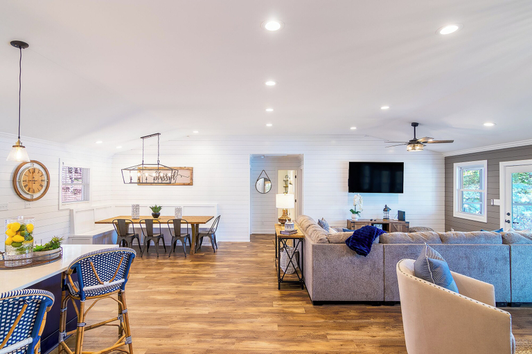 Food & Drinks, Summer Status, Iredell