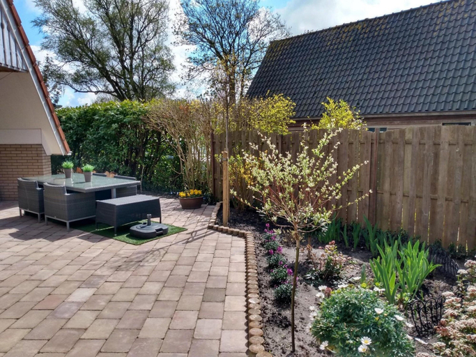 Balcony 4, Cozy Holiday Home in Burgerbrug, Zijpe