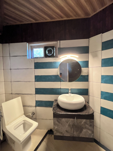 Bathroom 4, TRADITIONAL HOTEL AND RESTAURANT, Darjiling
