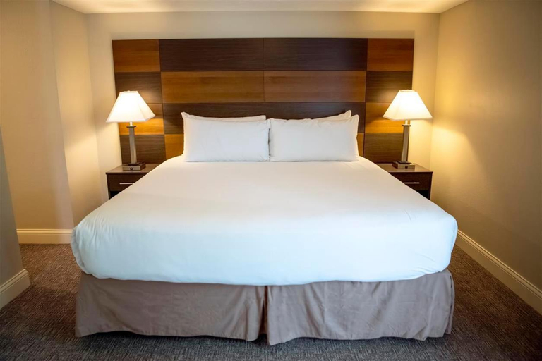 Bedroom 3, Chase Suite Hotel Lincoln, Lancaster