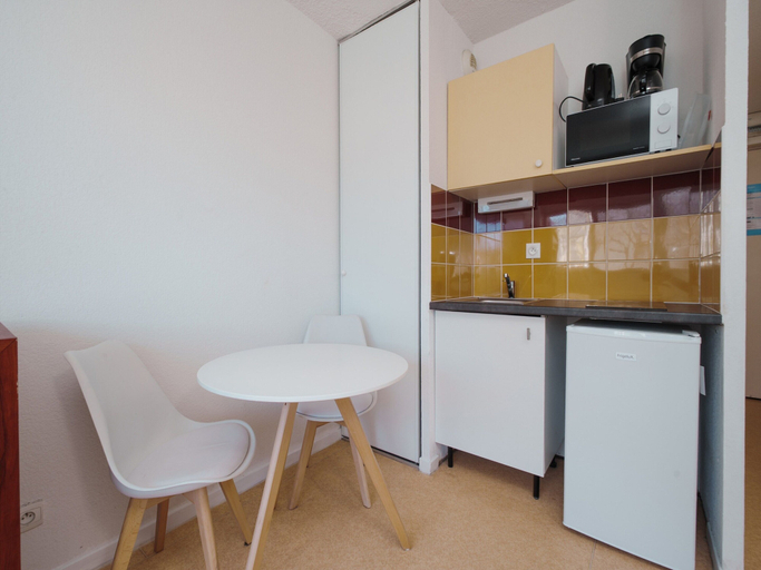 Private kitchen 3, Scenic Escape by the Village rim, Hérault