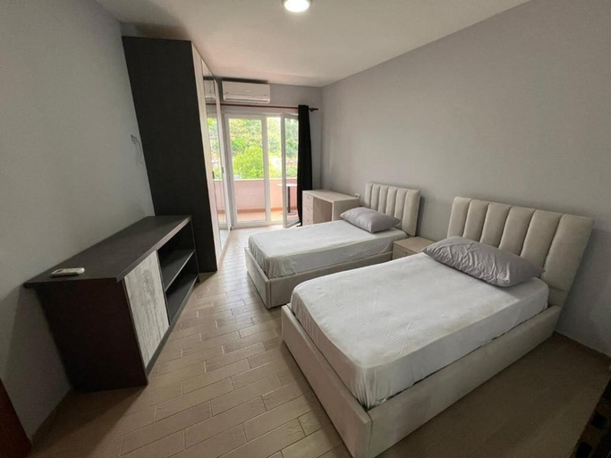 Room 3, Rooftop 13., Tiranës