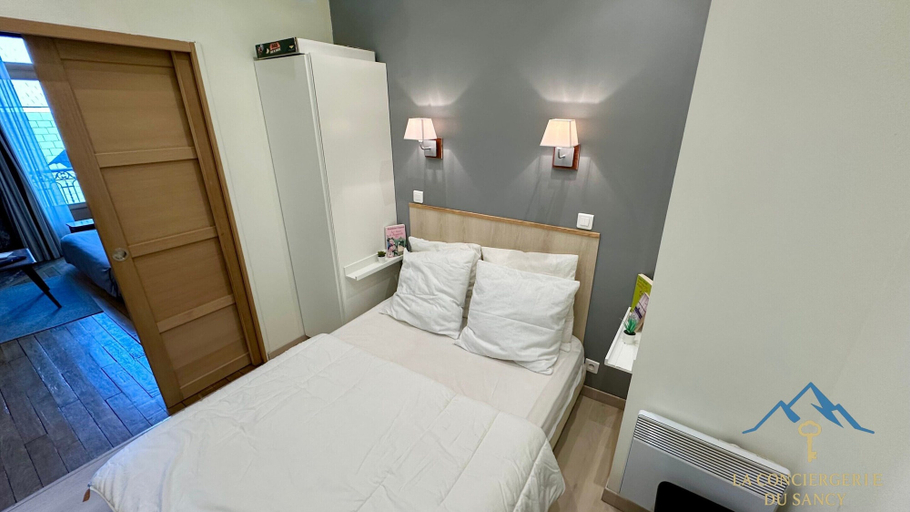 Room 2, Summit hub by High Pass for 5, Puy-de-Dôme