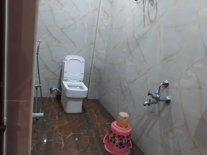 Bathroom 5, Townhouse Jawaharlal Nehru Stadium, Chennai