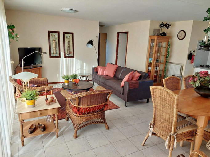 Living room 5, Fantastic Holiday Home by the sea, Zijpe