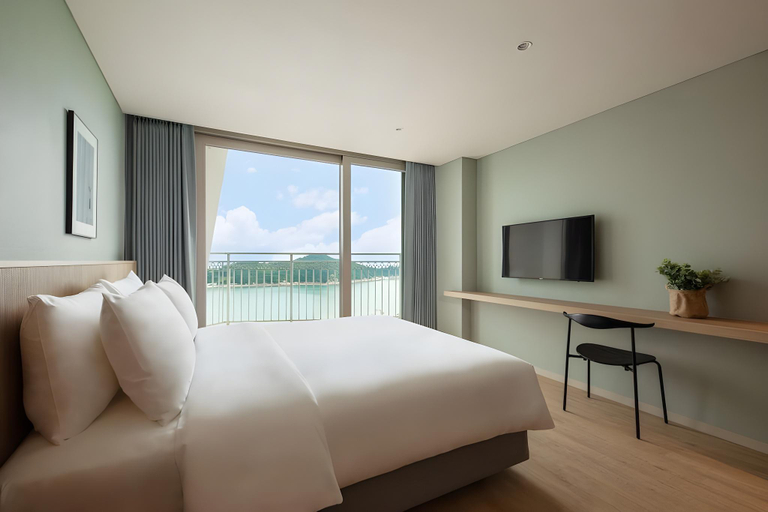 Bedroom 2, The Week And Resort, Jung