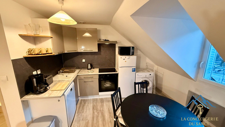 Private kitchen 5, Alpine Escape by the Summit Path, Puy-de-Dôme